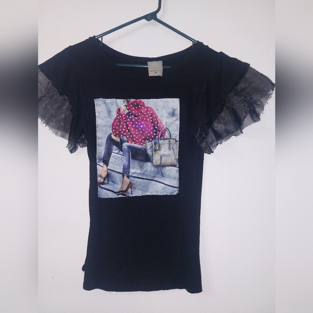 Tshirt with a beautiful design Size M